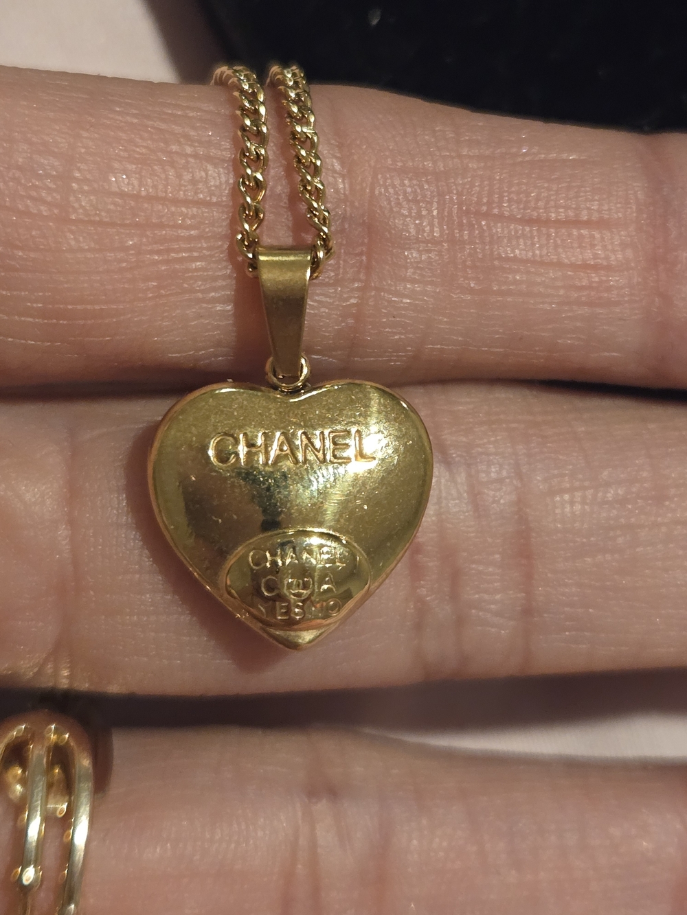18kgp Dubai Jewelry Gold & Black Heart Pendant Necklace - Picture 6 of 9